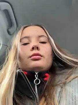 StephanieMur online show from October 7, 2025, 4:24 am