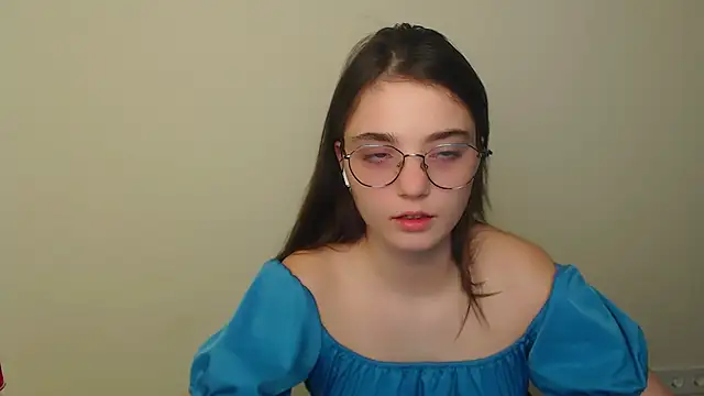 Snapshot of Sun_Shine__ chatting on July 17, 2026, 9:23 pm Sun Shine online show from July 17, 2026, 9:23 pm