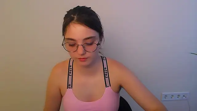 Snapshot of Sun_Shine__ chatting on June 14, 2026, 2:24 am Sun Shine online show from June 14, 2026, 2:24 am