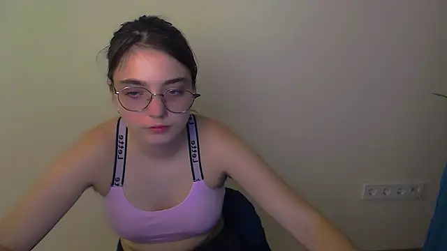 Snapshot of Sun_Shine__ chatting on June 13, 2026, 9:57 pm Sun Shine online show from June 13, 2026, 9:57 pm