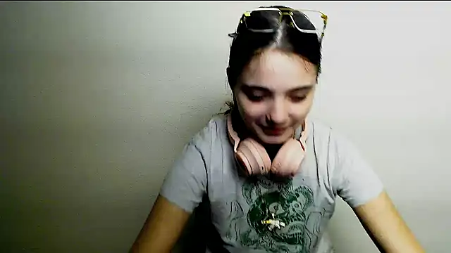 Sun Shine   online show from December 22, 2025, 10:32 pm