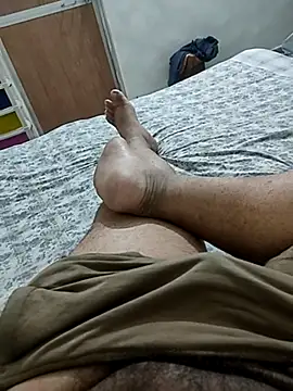 brownbear6 online show from April 5, 2026, 12:28 am