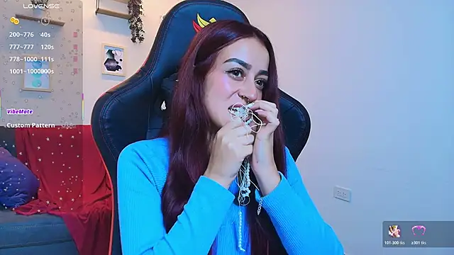 ViolethRosse online show from November 13, 2025, 9:08 pm