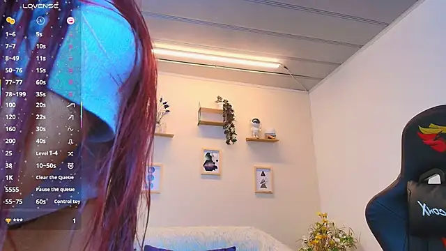 Snapshot of ViolethRosse chatting on February 13, 2026, 12:43 am ViolethRosse online show from February 13, 2026, 12:43 am