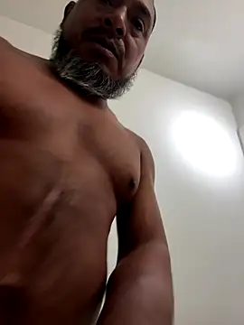 Snapshot of julio_p chatting on October 20, 2025, 12:24 am julio p online show from October 20, 2025, 12:24 am