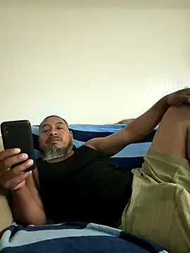 Snapshot of julio_p chatting on October 17, 2025, 2:15 am julio p online show from October 17, 2025, 2:15 am
