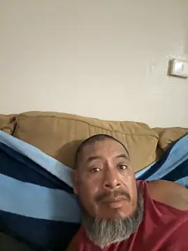 Snapshot of julio_p chatting on October 17, 2025, 11:50 pm julio p online show from October 17, 2025, 11:50 pm