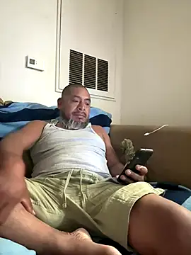 Snapshot of julio_p chatting on October 15, 2025, 3:05 am julio p online show from October 15, 2025, 3:05 am