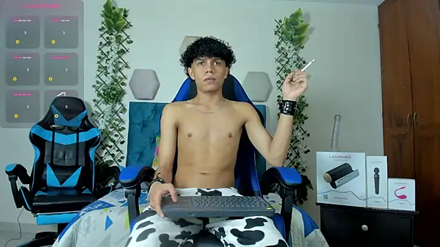 Snapshot of _taylor_black chatting on October 7, 2025, 12:11 am  taylor black online show from October 7, 2025, 12:11 am