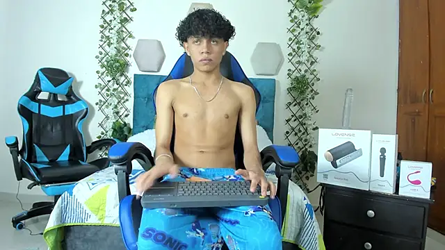 Snapshot of _taylor_black chatting on October 8, 2025, 10:54 pm  taylor black online show from October 8, 2025, 10:54 pm