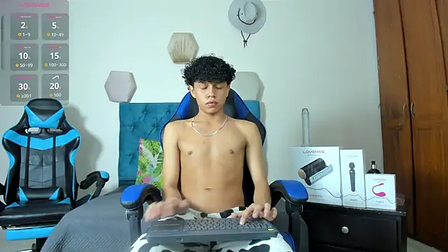 Snapshot of _taylor_black chatting on September 22, 2025, 11:33 pm  taylor black online show from September 22, 2025, 11:33 pm