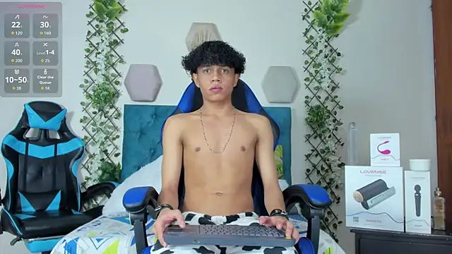 Snapshot of _taylor_black chatting on October 18, 2025, 8:22 pm  taylor black online show from October 18, 2025, 8:22 pm