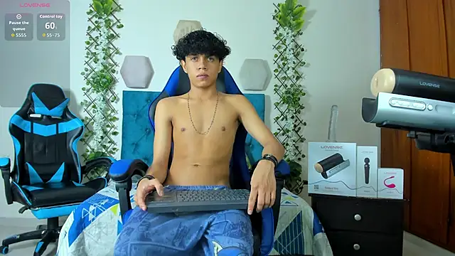 Snapshot of _taylor_black chatting on October 1, 2025, 10:02 pm  taylor black online show from October 1, 2025, 10:02 pm