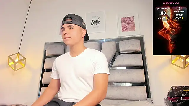 lianfox  online show from April 14, 2026, 12:32 pm