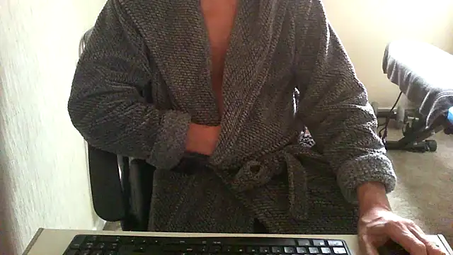 Snapshot of rogpb chatting on February 1, 2026, 10:35 am rogpb online show from February 1, 2026, 10:35 am