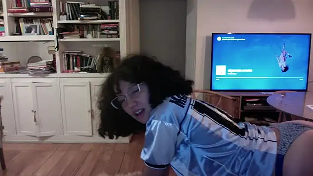 loliporomero online show from July 3, 2026, 9:10 pm