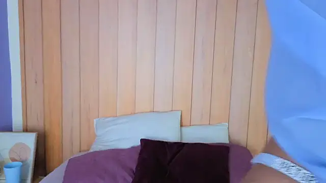 daphnevans online show from December 14, 2025, 3:35 am