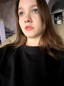 MichelleRoux online show from October 3, 2025, 10:39 am