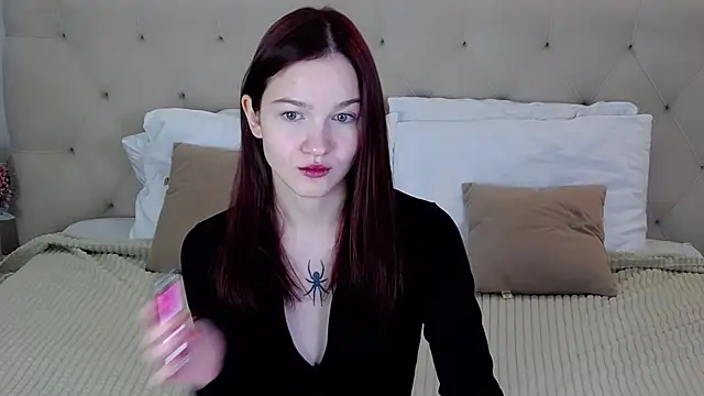 MichelleRoux online show from November 5, 2025, 1:03 pm