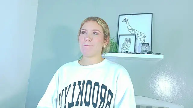 BelaMiller  online show from November 6, 2025, 11:36 am