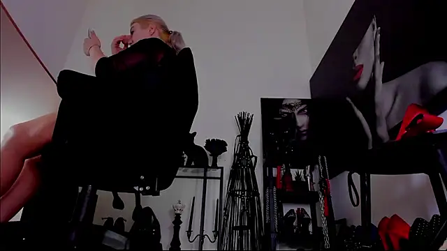 demisweet online show from February 4, 2026, 2:06 am