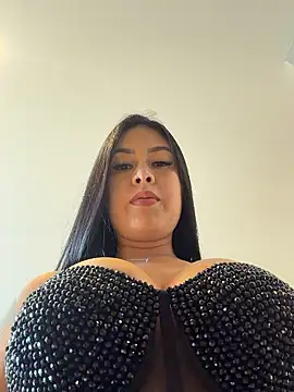 CrisMarulanda online show from January 14, 2026, 9:51 pm