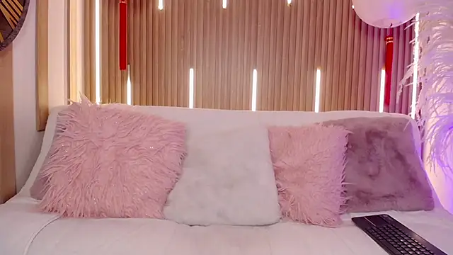 MylaDreams online show from January 14, 2026, 3:32 am