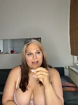 Katherine Leyla online show from July 8, 2026, 5:24 pm