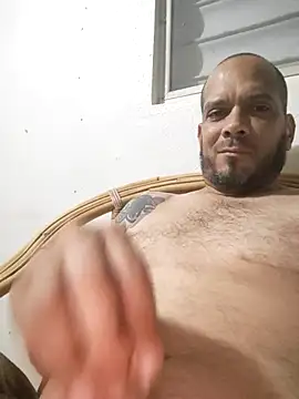 amircar12 online show from October 26, 2025, 11:16 pm