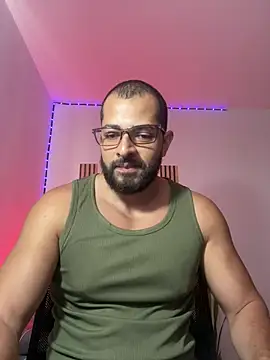 Snapshot of magnumchris chatting on May 25, 2026, 4:49 pm magnumchris online show from May 25, 2026, 4:49 pm