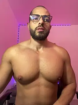 Snapshot of magnumchris chatting on April 25, 2026, 9:45 pm magnumchris online show from April 25, 2026, 9:45 pm