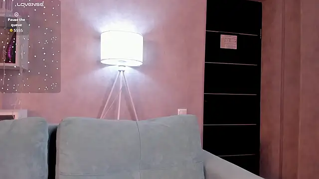 Molly Platt online show from October 28, 2025, 9:30 am