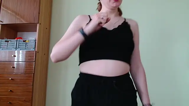 LooveELLYx online show from May 8, 2026, 6:39 am