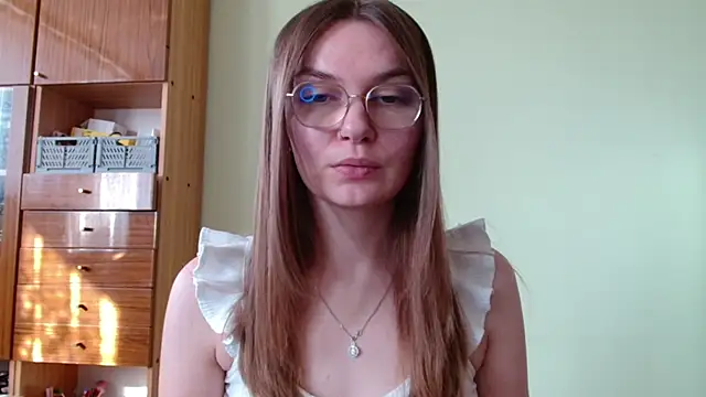 LooveELLYx online show from October 2, 2025, 1:47 pm