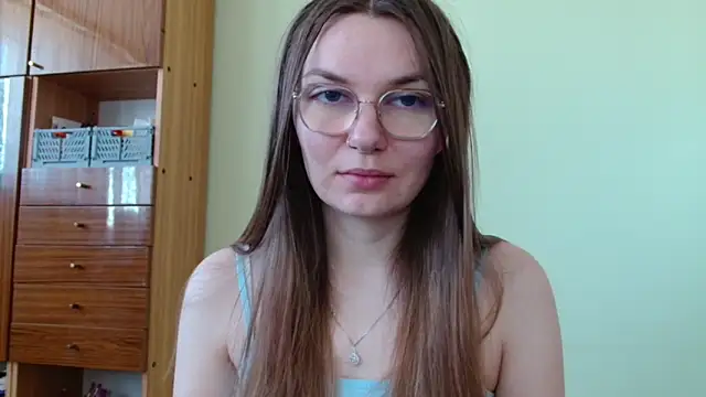 LooveELLYx online show from May 20, 2026, 6:32 am