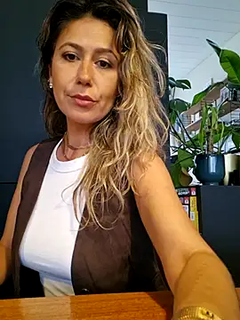 CelynaRoss online show from July 17, 2026, 7:22 pm