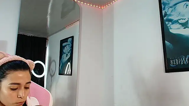 GraceWallace  online show from December 17, 2025, 6:02 pm