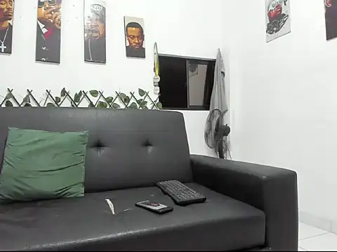 Snapshot of Latins_Boss chatting on April 24, 2026, 6:15 am Latins Boss online show from April 24, 2026, 6:15 am