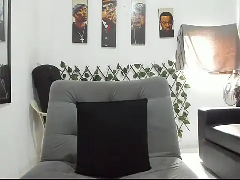 Snapshot of Latins_Boss chatting on April 17, 2026, 6:44 pm Latins Boss online show from April 17, 2026, 6:44 pm