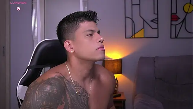 tyler muscle1 online show from May 30, 2026, 3:39 pm