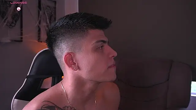 tyler muscle1 online show from October 28, 2025, 2:27 pm