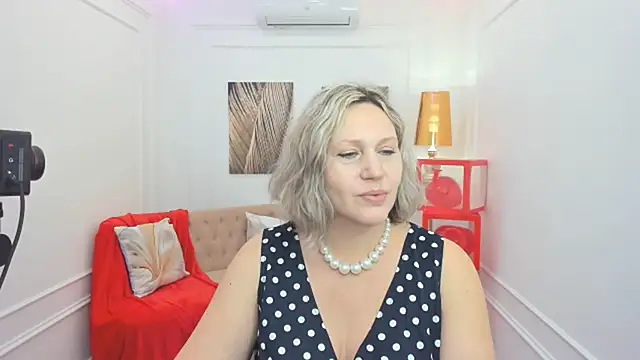 Snapshot of NinaStarle chatting on February 13, 2026, 11:43 am NinaStarle online show from February 13, 2026, 11:43 am