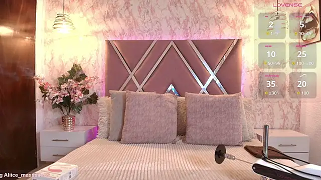 Aliice1  online show from September 25, 2025, 7:31 pm