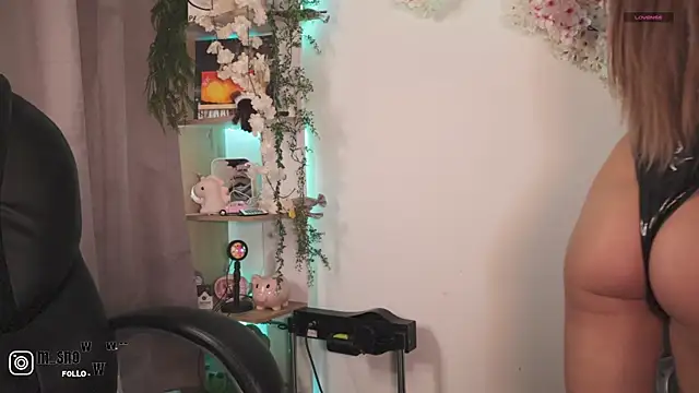 Miila snow online show from October 11, 2025, 11:55 am