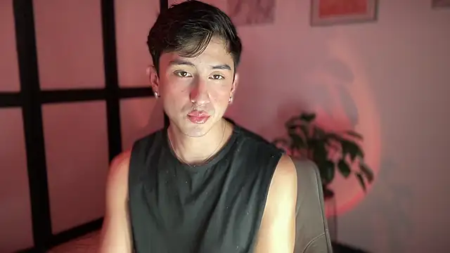 sweettaaron01 online show from April 21, 2026, 11:55 pm