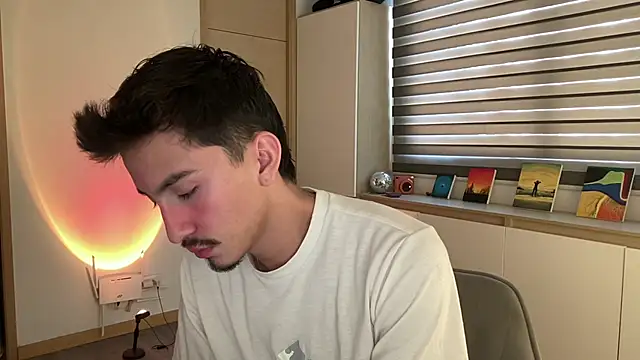 sweettaaron01 online show from November 18, 2025, 5:16 pm