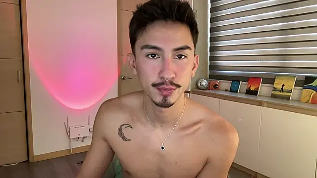 sweettaaron01 online show from November 17, 2025, 5:17 pm