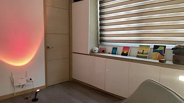 sweettaaron01 online show from November 26, 2025, 5:24 pm