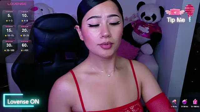 evelyn ch  online show from November 8, 2025, 10:52 am