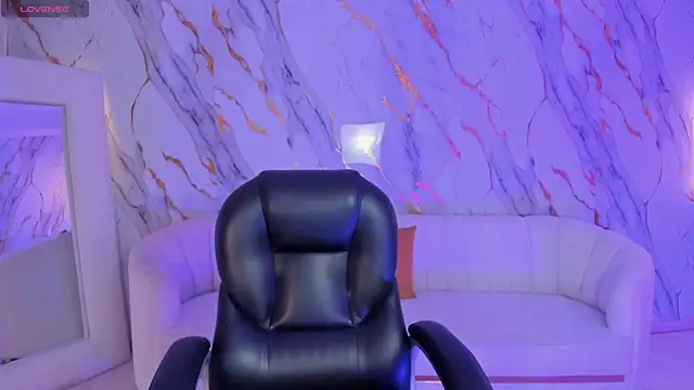 SarahYates online show from July 19, 2026, 5:05 am